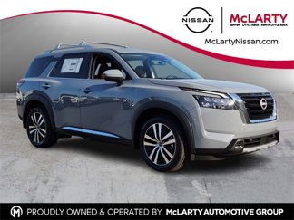 New 2025 Nissan Pathfinder Platinum image 1