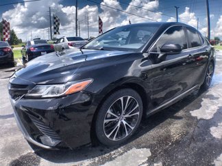 Used 2020 Toyota Camry SE image 1