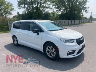 Used 2024 Chrysler Pacifica Limited w/ Trailer Tow Group image 1