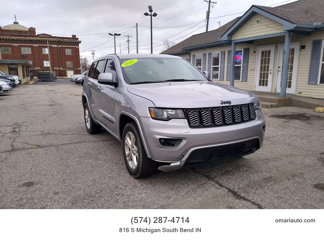 Used 2017 Jeep Grand Cherokee Altitude image 1