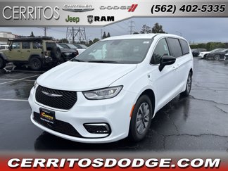 New 2025 Chrysler Pacifica Select image 1