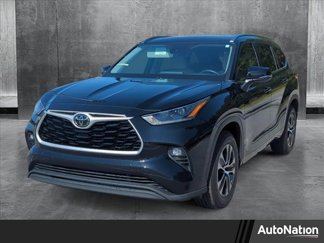 Used 2021 Toyota Highlander XLE image 1