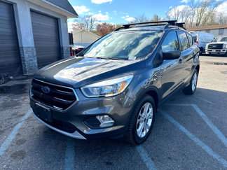 Used 2017 Ford Escape SE image 1