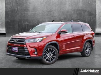 Used 2018 Toyota Highlander SE image 1
