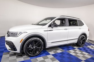 Used 2024 Volkswagen Tiguan SE R-Line image 1