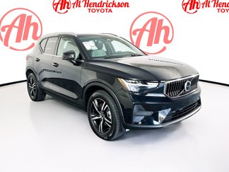 Used 2025 Volvo XC40 B5 Core image 1