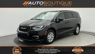 Used 2025 Chrysler Pacifica Select image 1