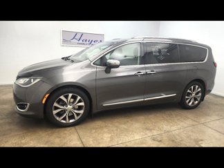 Used 2018 Chrysler Pacifica Limited image 1