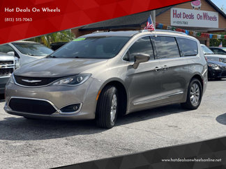 Used 2018 Chrysler Pacifica Touring-L image 1