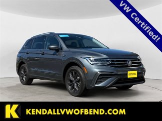 Used 2024 Volkswagen Tiguan SE w/ Panoramic Sunroof Package image 1
