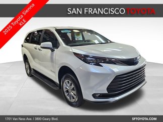 Used 2025 Toyota Sienna XLE image 1