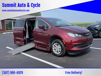 Used 2022 Chrysler Voyager LX image 1