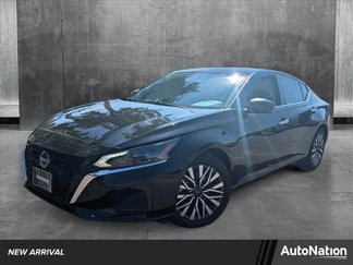 Used 2024 Nissan Altima 2.5 SV image 1