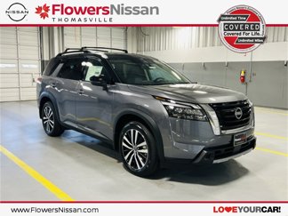New 2025 Nissan Pathfinder Platinum image 1