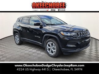 Used 2024 Jeep Compass Sport image 1