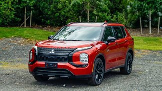 New 2025 Mitsubishi Outlander 4WD Plug-In Hybrid image 1