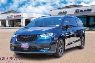 New 2025 Chrysler Pacifica Select image 1