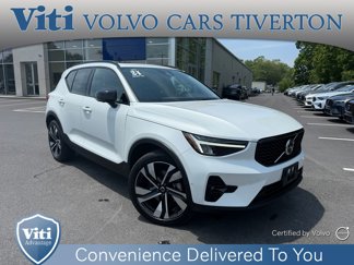 Certified 2024 Volvo XC40 B5 Plus w/ Climate Package image 1