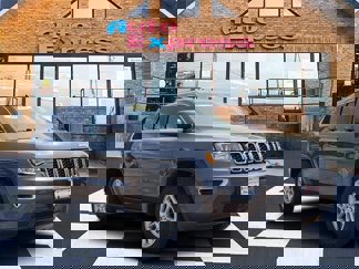 Used 2020 Jeep Grand Cherokee Laredo image 1