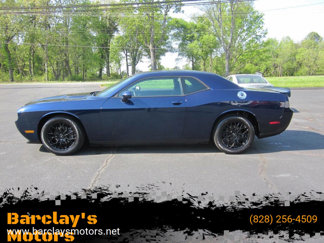 Used 2014 Dodge Challenger SXT image 1