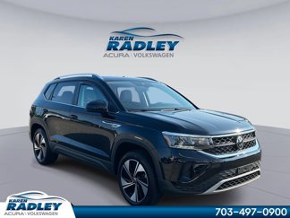 Certified 2024 Volkswagen Taos SE image 1