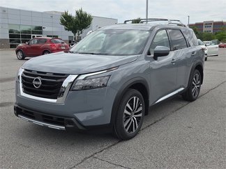 New 2025 Nissan Pathfinder Platinum image 1