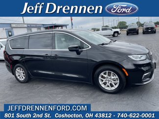 Used 2023 Chrysler Pacifica Touring-L image 1
