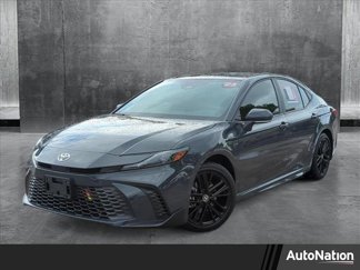 Used 2025 Toyota Camry SE image 1