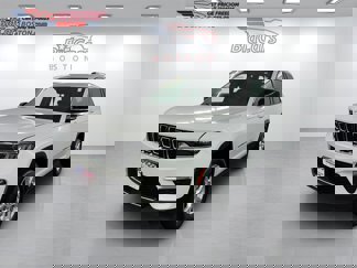 Used 2023 Jeep Grand Cherokee Limited image 1