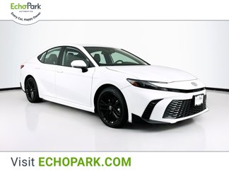 Used 2025 Toyota Camry SE image 1