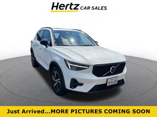 Used 2024 Volvo XC40 B5 Core image 1