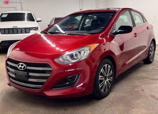 Used 2017 Hyundai Elantra GT image 1
