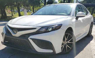 Used 2021 Toyota Camry SE image 1