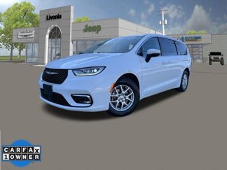 Used 2023 Chrysler Pacifica Touring-L image 1