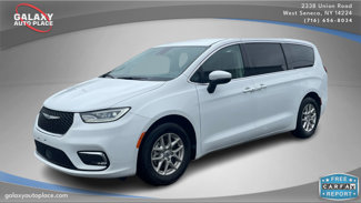 Used 2023 Chrysler Pacifica Touring-L image 1