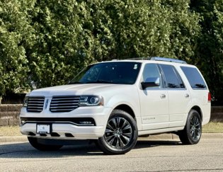 Used 2017 Lincoln Navigator Select image 1