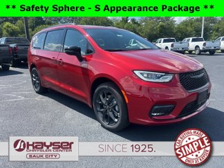 New 2026 Chrysler Pacifica Limited image 1