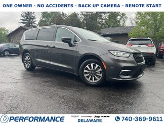Used 2022 Chrysler Pacifica Touring-L image 1