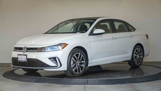 Used 2025 Volkswagen Jetta SE w/ Sunroof Package image 1