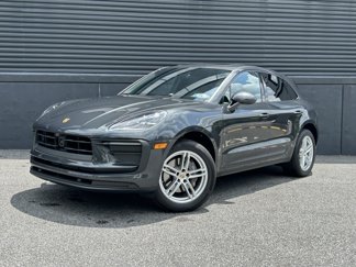 Certified 2025 Porsche Macan image 1