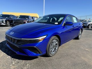 Used 2024 Hyundai Elantra SEL image 1