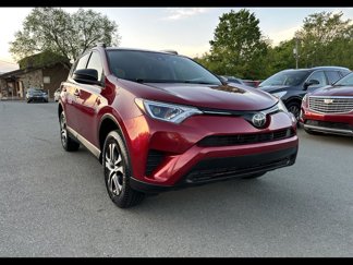 Used 2018 Toyota RAV4 LE image 1