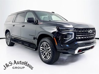 Used 2025 Chevrolet Suburban Z71 image 1