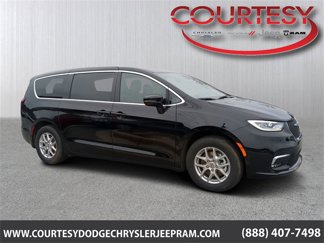 New 2025 Chrysler Pacifica Select image 1