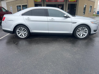 Used 2017 Ford Taurus Limited image 1