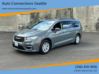 Used 2022 Chrysler Pacifica Touring-L image 1