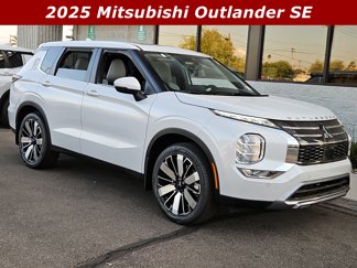 New 2025 Mitsubishi Outlander SE image 1