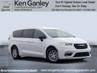 New 2025 Chrysler Pacifica Select image 1