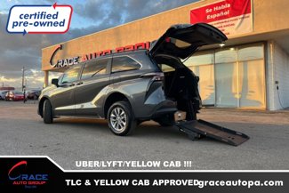 Used 2025 Toyota Sienna LE image 1