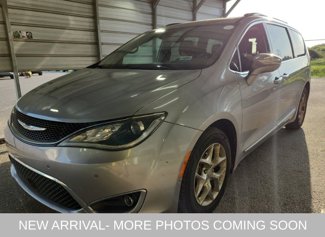 Used 2017 Chrysler Pacifica Limited image 1